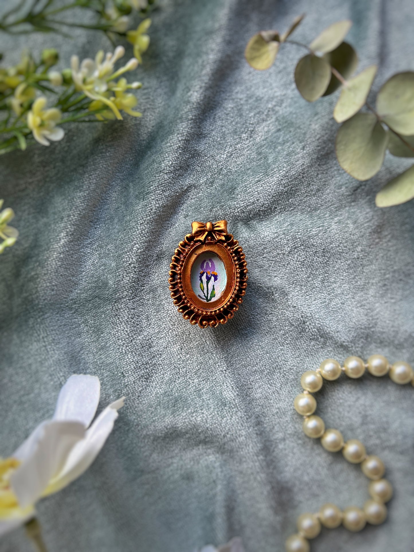 Bow Iris Magnet