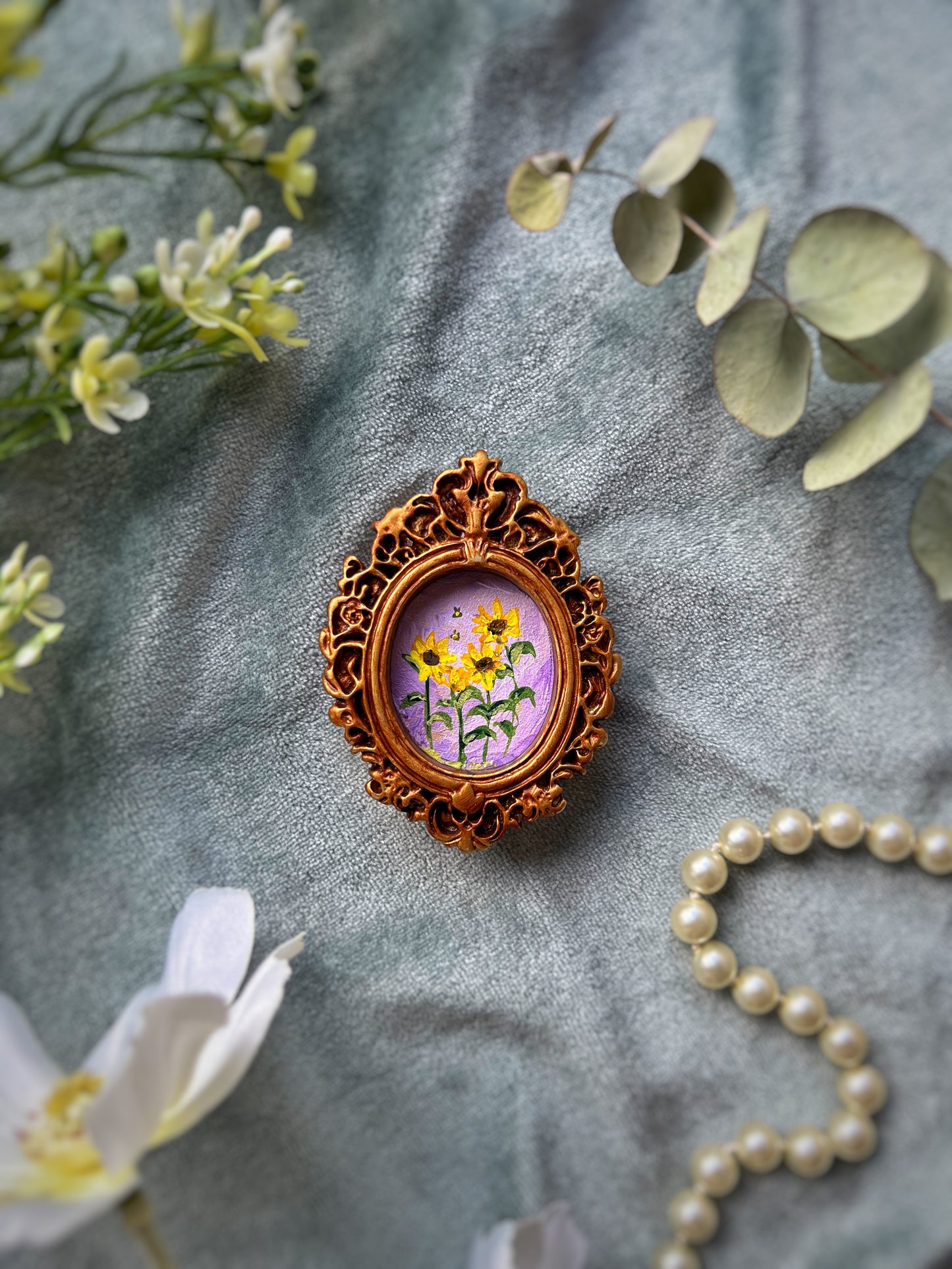 Oval Sunflower & Bees Magnet